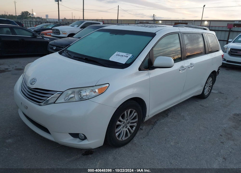 2017 TOYOTA SIENNA XLE 8 PASSENGER VIN: 5TDYZ3DC8HS840048