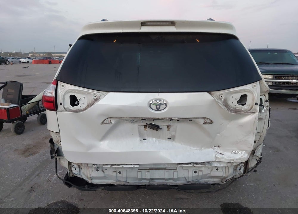 2017 TOYOTA SIENNA XLE 8 PASSENGER VIN: 5TDYZ3DC8HS840048