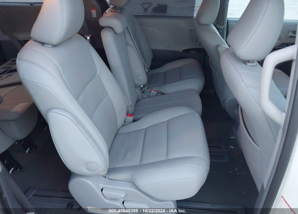 2017 TOYOTA SIENNA XLE 8 PASSENGER VIN: 5TDYZ3DC8HS840048