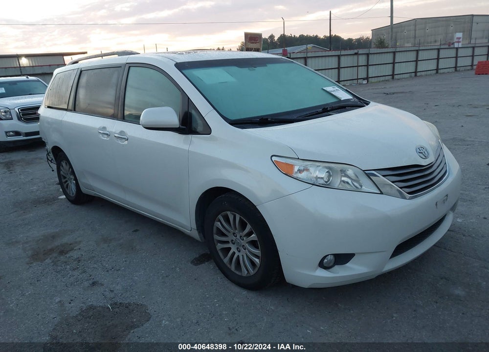 2017 TOYOTA SIENNA XLE 8 PASSENGER VIN: 5TDYZ3DC8HS840048