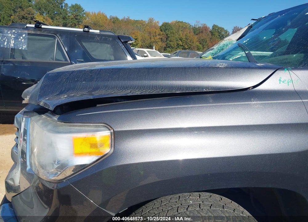 2017 TOYOTA TUNDRA SR5 5.7L V8 VIN: 5TFDW5F10HX657705