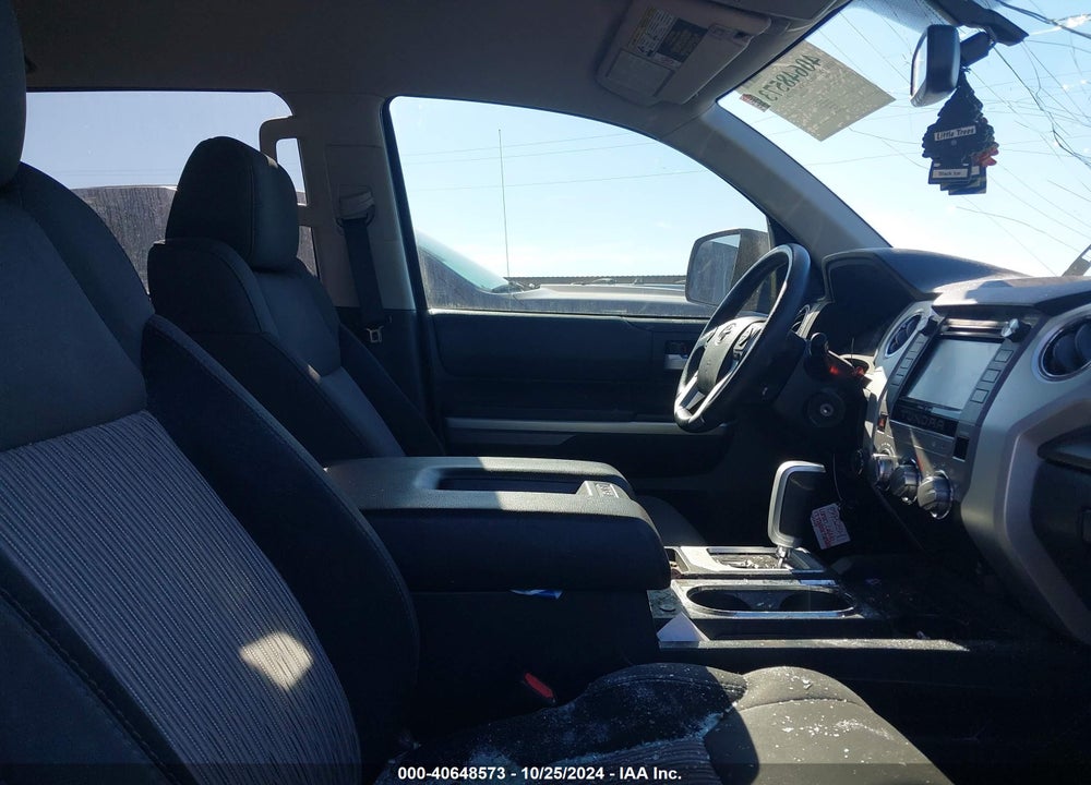 2017 TOYOTA TUNDRA SR5 5.7L V8 VIN: 5TFDW5F10HX657705