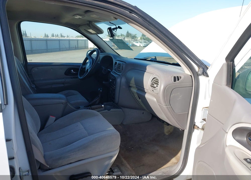 2005 CHEVROLET TRAILBLAZER LS VIN: 1GNDT13S252306633