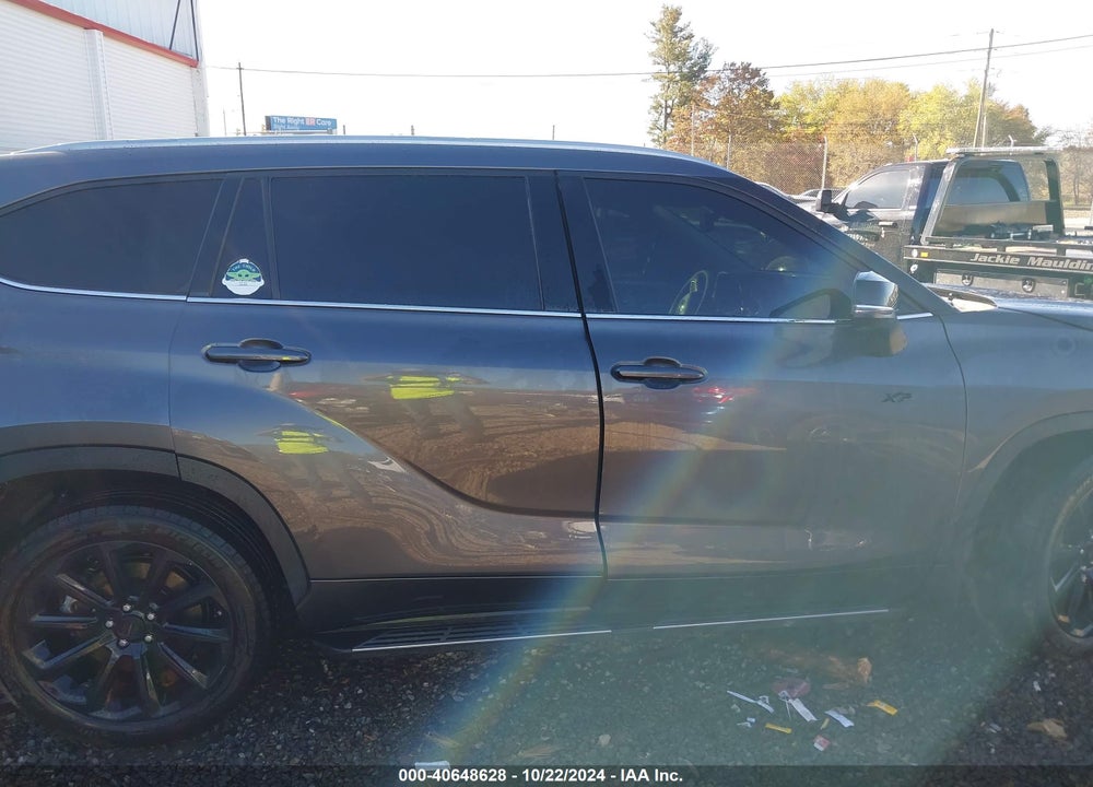 2022 TOYOTA HIGHLANDER XLE VIN: 5TDGZRBH4NS574584