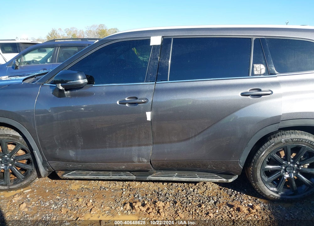 2022 TOYOTA HIGHLANDER XLE VIN: 5TDGZRBH4NS574584