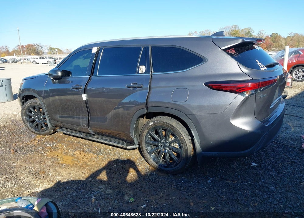 2022 TOYOTA HIGHLANDER XLE VIN: 5TDGZRBH4NS574584