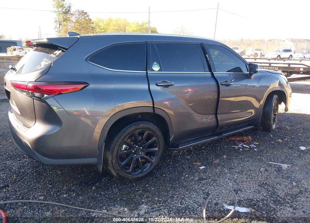 2022 TOYOTA HIGHLANDER XLE VIN: 5TDGZRBH4NS574584