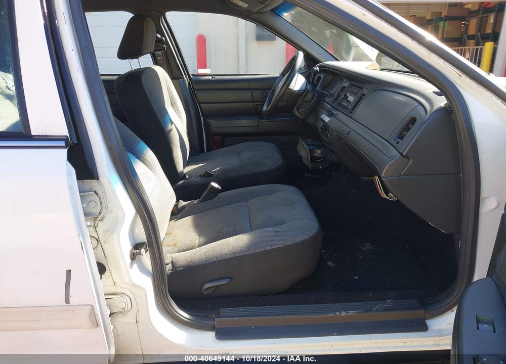 2009 FORD CROWN VICTORIA VIN: 2FAHP71V49X132555
