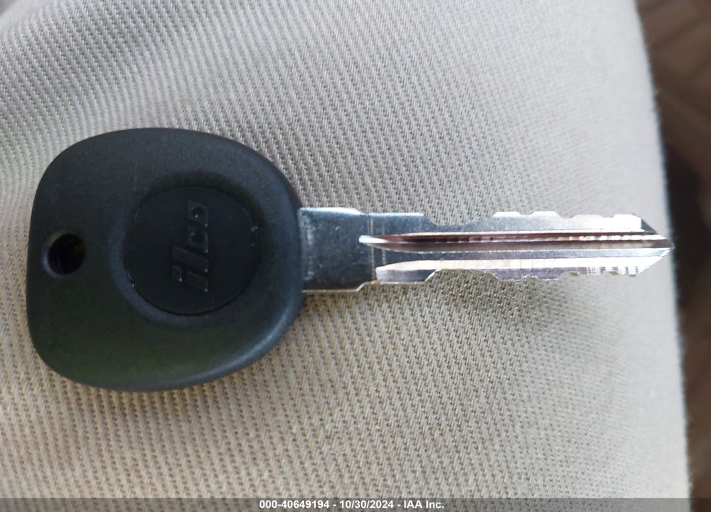 2005 CADILLAC SRX V6 VIN: 1GYEE637850233175
