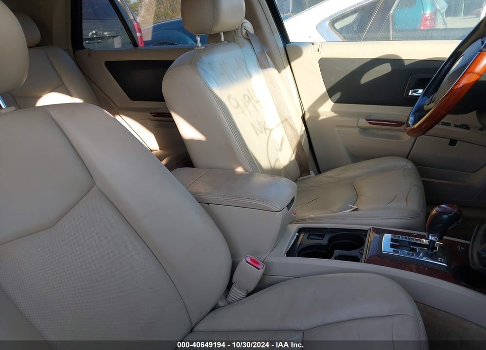 2005 CADILLAC SRX V6 VIN: 1GYEE637850233175