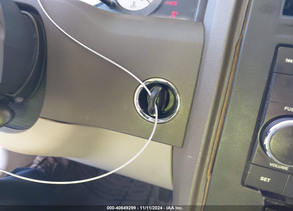 2008 CHRYSLER 300 LX VIN: 2C3KA43RX8H303872