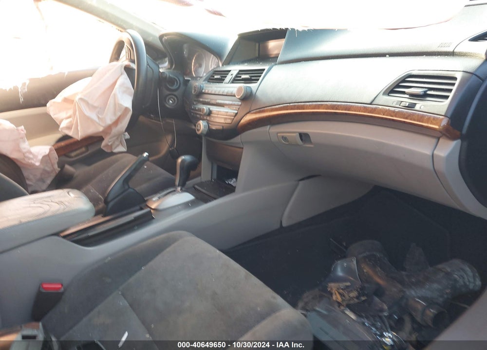 2011 HONDA ACCORD 2.4 EX VIN: 1HGCP2F75BA063568