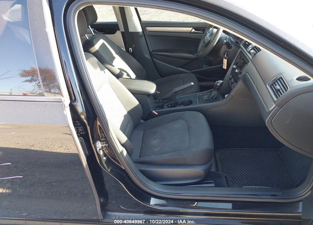 2014 VOLKSWAGEN PASSAT 2.5L S VIN: 1VWAP7A34EC024824