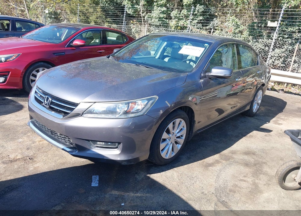 2013 HONDA ACCORD VIN: 1HGCR3F82DA007910