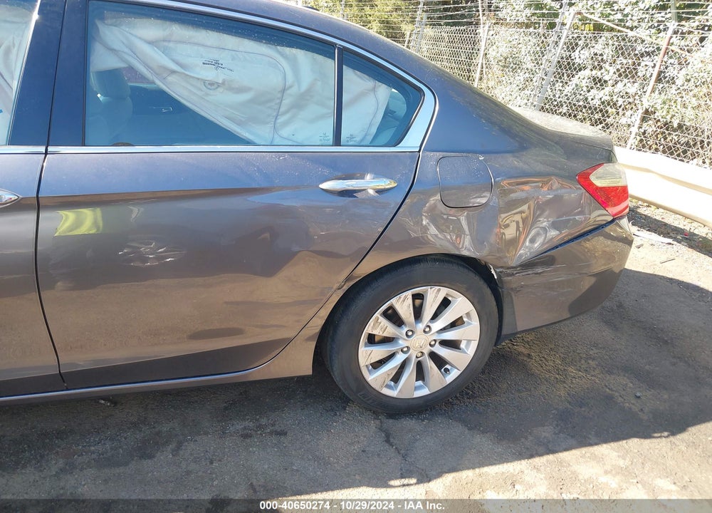 2013 HONDA ACCORD VIN: 1HGCR3F82DA007910