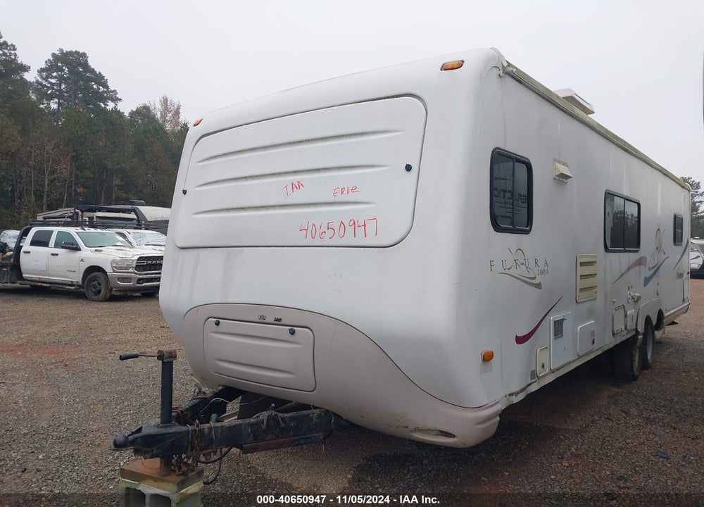 2000 COACHMEN FUTURA VIN: 1TC2B0352Y3000025