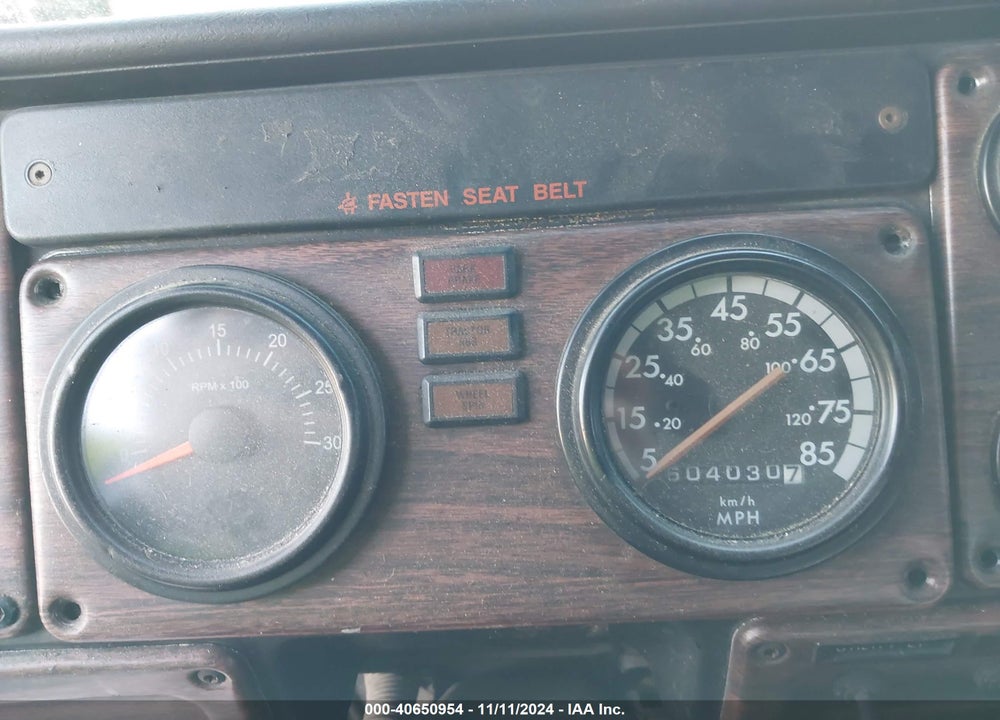 2000 FREIGHTLINER CONVENTIONAL FLD120 VIN: 1FUWDMDA7YPF87210
