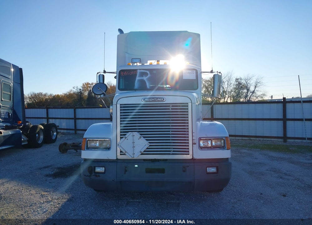 2000 FREIGHTLINER CONVENTIONAL FLD120 VIN: 1FUWDMDA7YPF87210