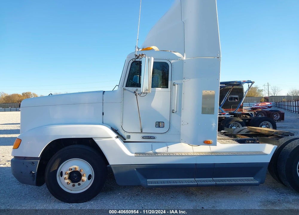 2000 FREIGHTLINER CONVENTIONAL FLD120 VIN: 1FUWDMDA7YPF87210