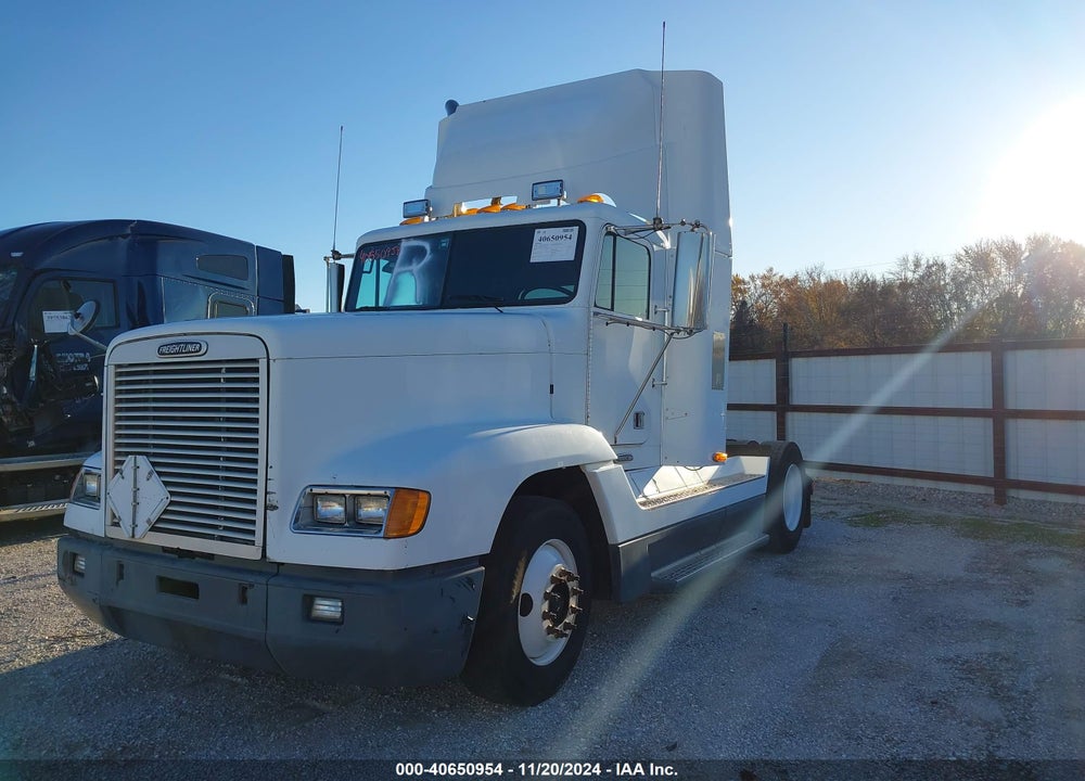 2000 FREIGHTLINER CONVENTIONAL FLD120 VIN: 1FUWDMDA7YPF87210