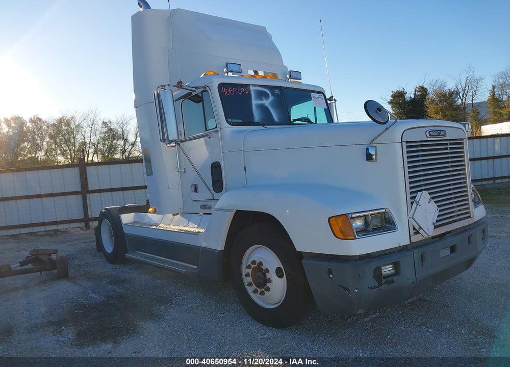 2000 FREIGHTLINER CONVENTIONAL FLD120 VIN: 1FUWDMDA7YPF87210