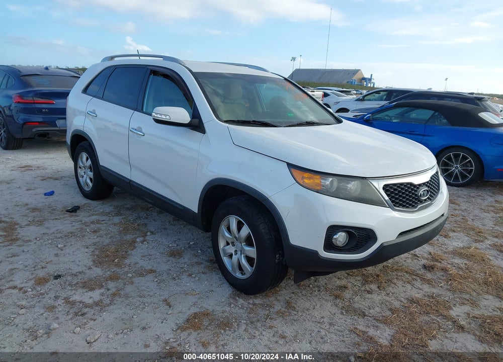 2011 KIA SORENTO LX VIN: 5XYKT4A14BG169174
