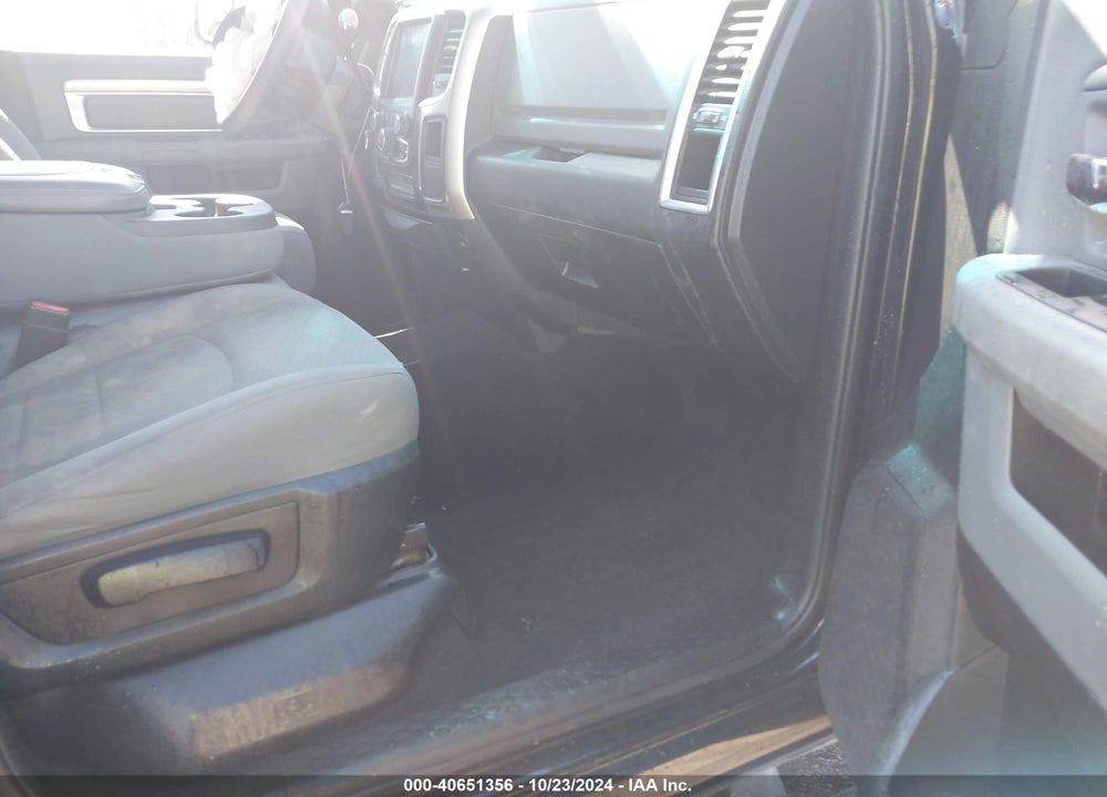 2018 RAM 2500 SLT 4X4 8' BOX VIN: 3C6UR5JL2JG411899