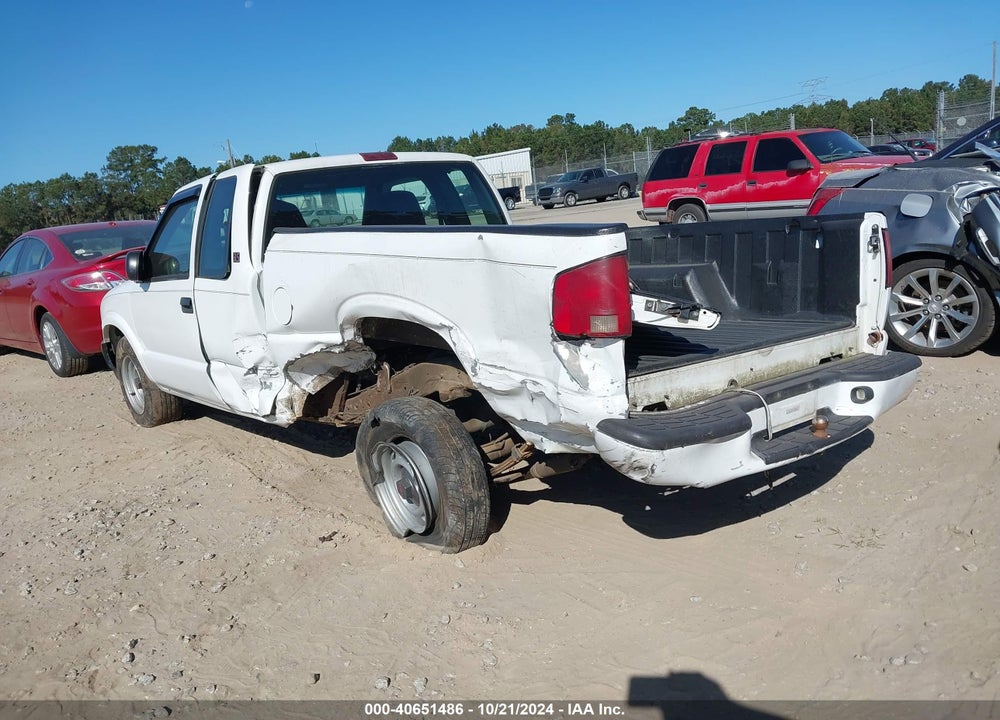 2001 GMC SONOMA SLS VIN: 1GTCS19W318121984