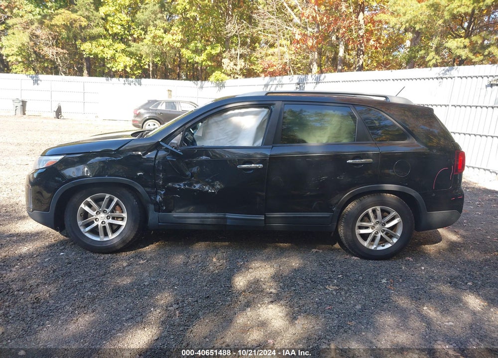 2015 KIA SORENTO LX VIN: 5XYKT4A65FG591844