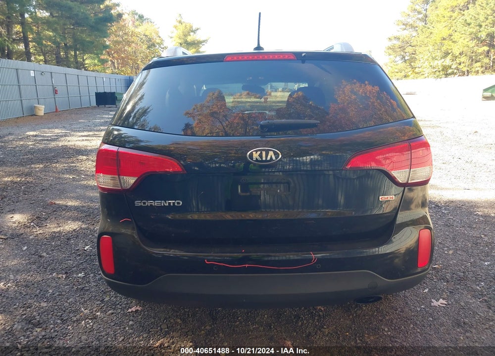 2015 KIA SORENTO LX VIN: 5XYKT4A65FG591844