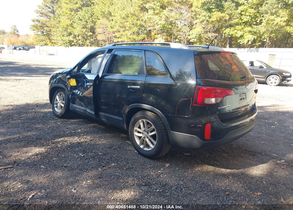 2015 KIA SORENTO LX VIN: 5XYKT4A65FG591844