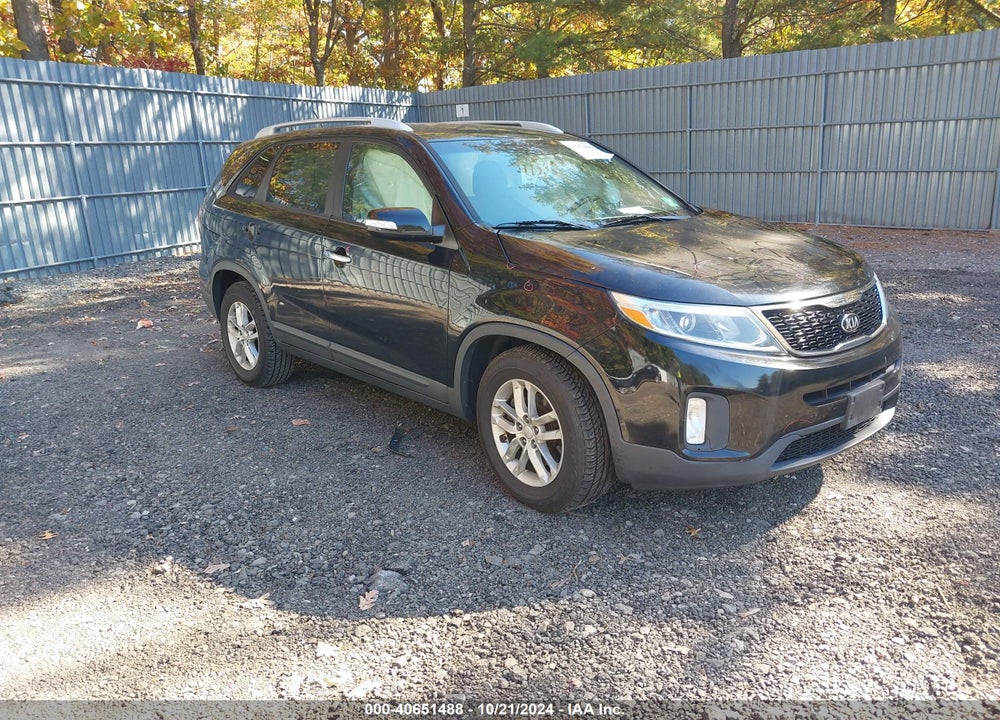 2015 KIA SORENTO LX VIN: 5XYKT4A65FG591844