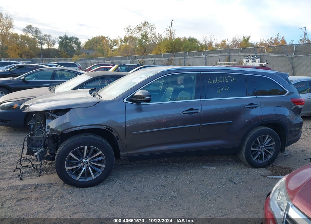 2019 TOYOTA HIGHLANDER XLE VIN: 5TDJZRFH4KS931421