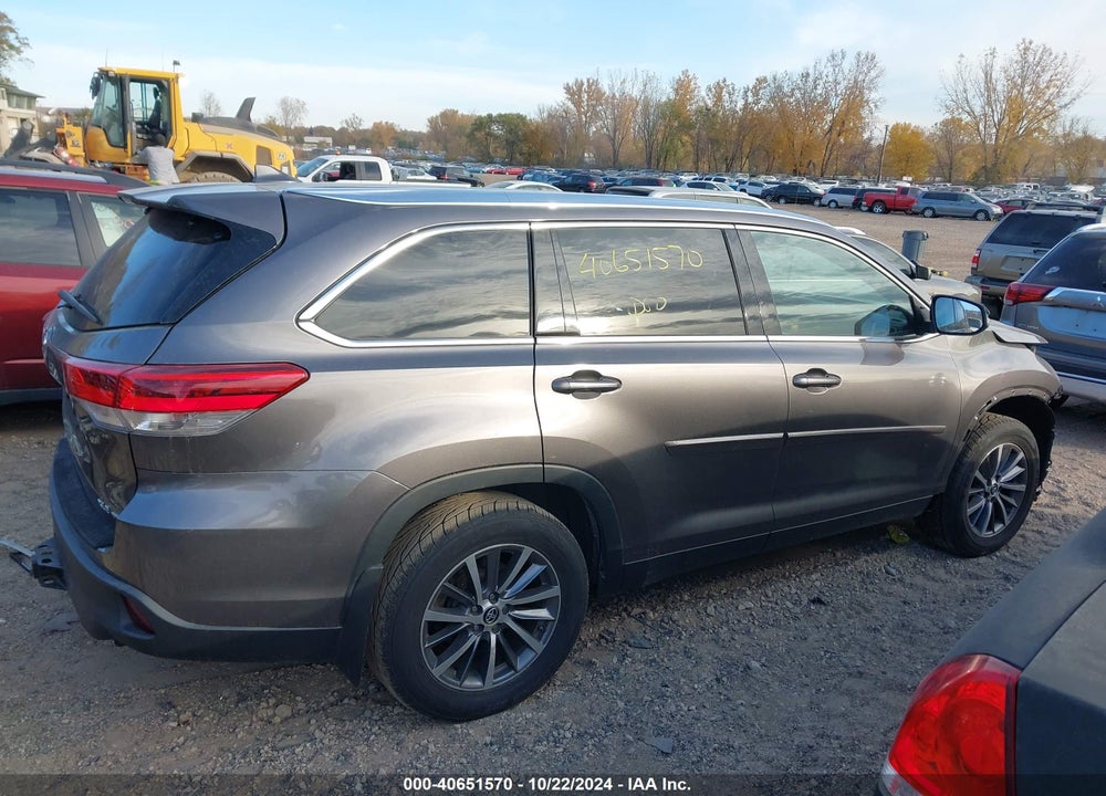 2019 TOYOTA HIGHLANDER XLE VIN: 5TDJZRFH4KS931421