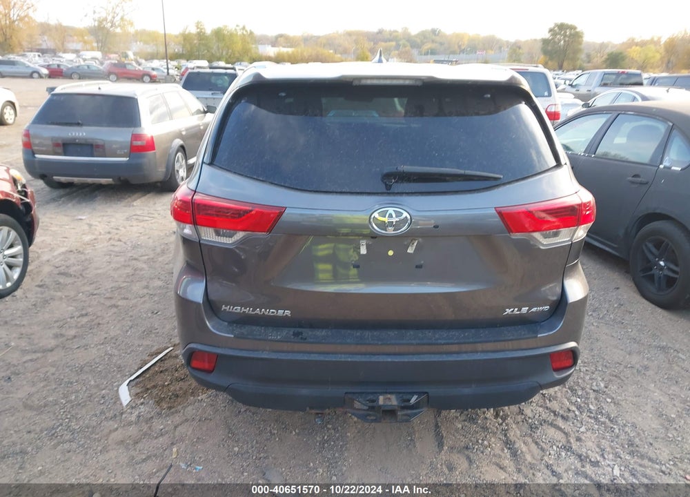 2019 TOYOTA HIGHLANDER XLE VIN: 5TDJZRFH4KS931421