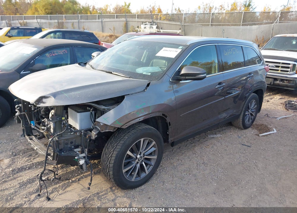 2019 TOYOTA HIGHLANDER XLE VIN: 5TDJZRFH4KS931421