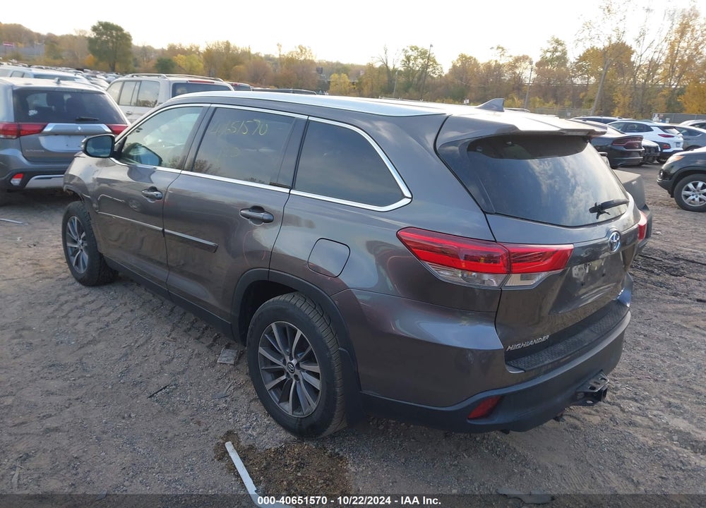 2019 TOYOTA HIGHLANDER XLE VIN: 5TDJZRFH4KS931421