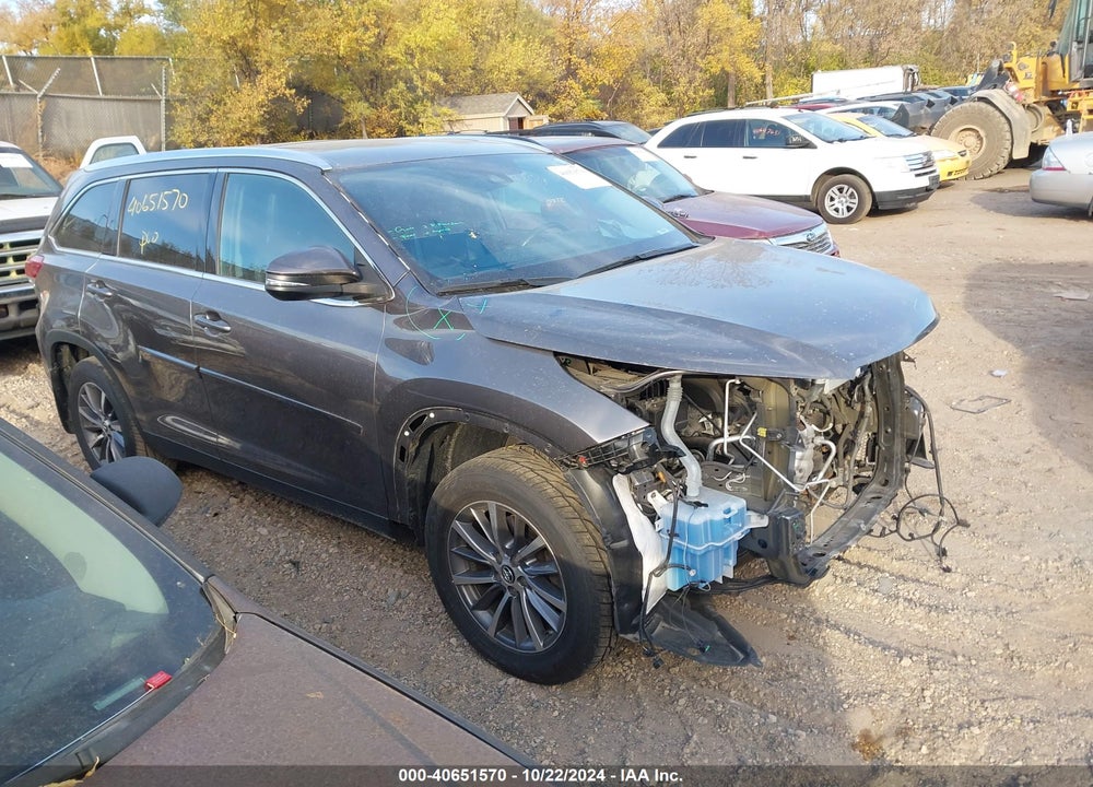 2019 TOYOTA HIGHLANDER XLE VIN: 5TDJZRFH4KS931421