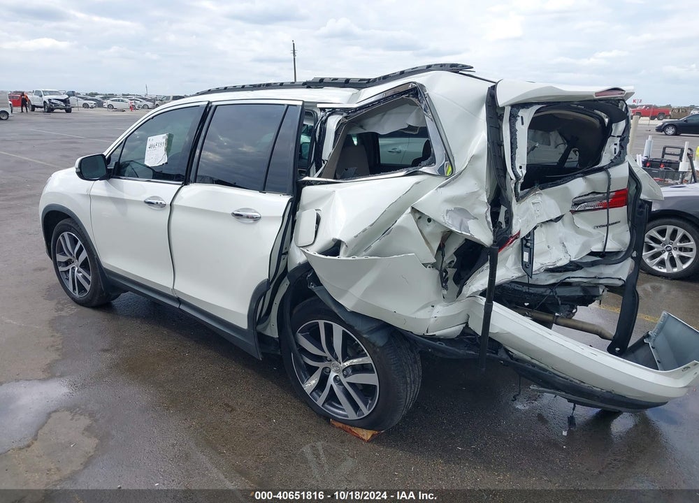 2017 HONDA PILOT TOURING VIN: 5FNYF5H99HB032640
