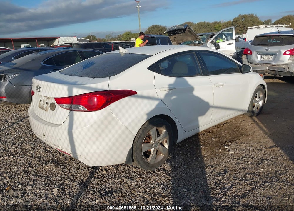 2013 HYUNDAI ELANTRA VIN: 5NPDH4AE0DH185882