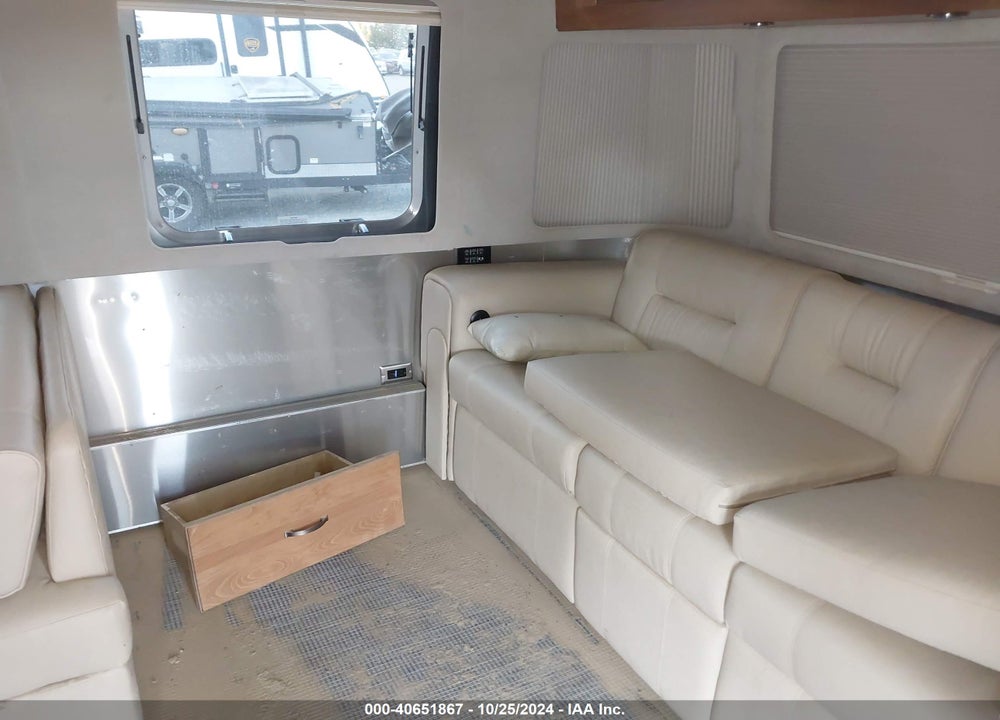 2018 AIRSTREAM CLASSIC VIN: 1STJBYP23JJ540895