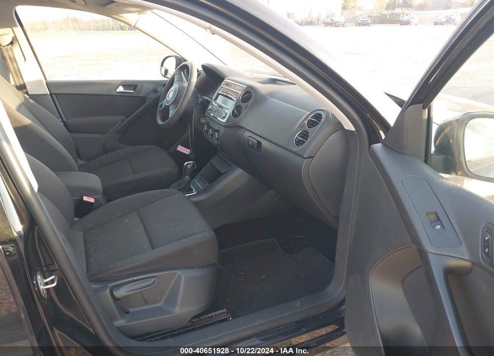 2012 VOLKSWAGEN TIGUAN S VIN: WVGBV7AX5CW596475