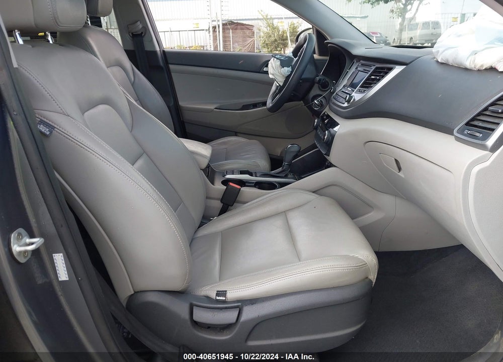 2016 HYUNDAI TUCSON SE VIN: KM8J23A4XGU231133