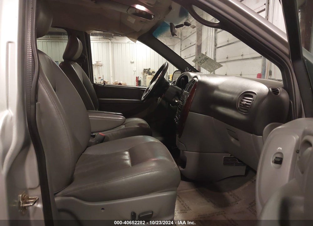 2004 CHRYSLER TOWN & COUNTRY TOURING VIN: 2C4GP54L84R589239