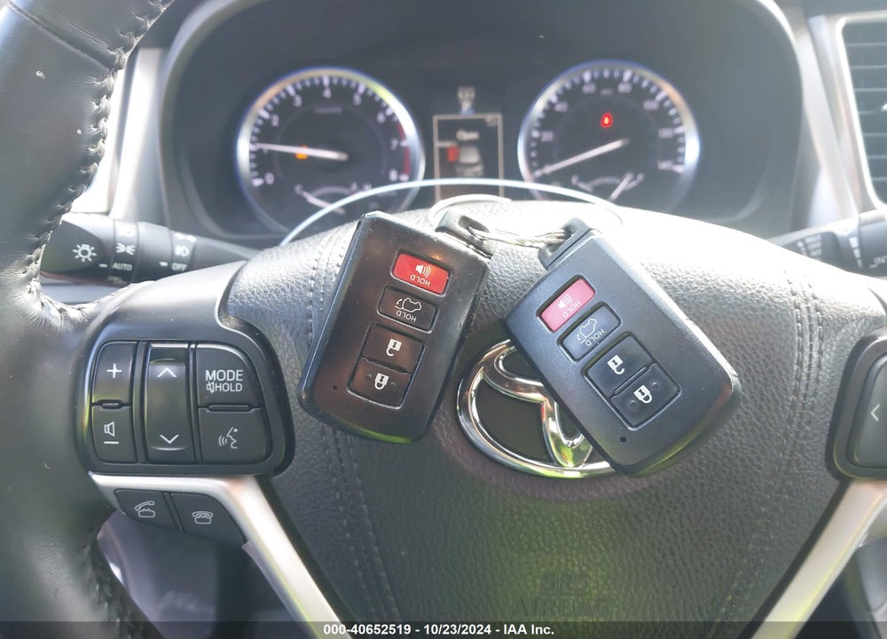 2016 TOYOTA HIGHLANDER XLE V6 VIN: 5TDJKRFHXGS236324