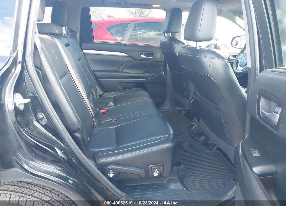 2016 TOYOTA HIGHLANDER XLE V6 VIN: 5TDJKRFHXGS236324