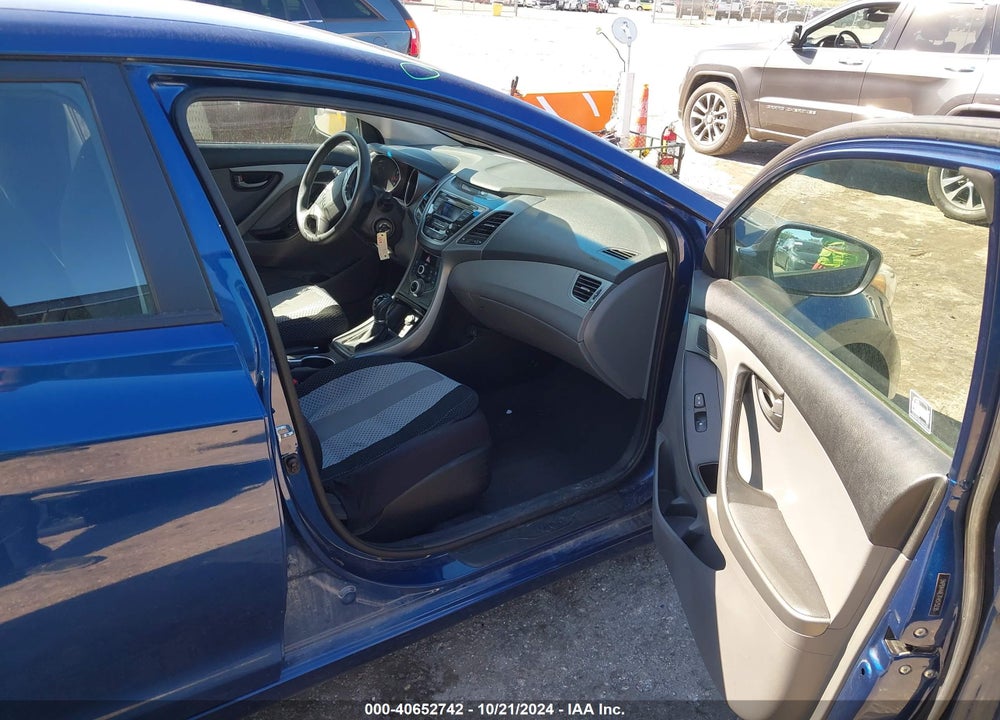 2015 HYUNDAI ELANTRA SE VIN: 5NPDH4AE7FH575235