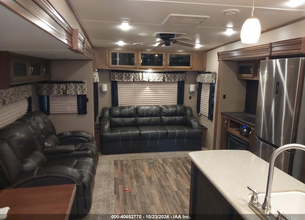 2017 FOREST RIVER CHAPARRAL VIN: 5ZT3CH4BXHA315410