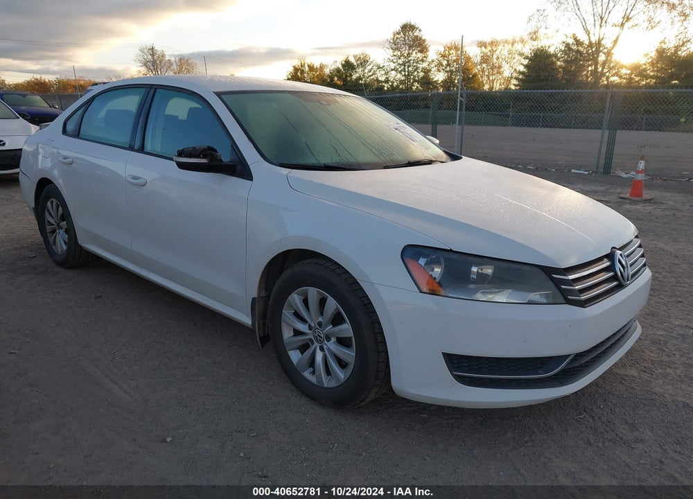 2013 VOLKSWAGEN PASSAT 2.5L S VIN: 1VWAH7A36DC017675