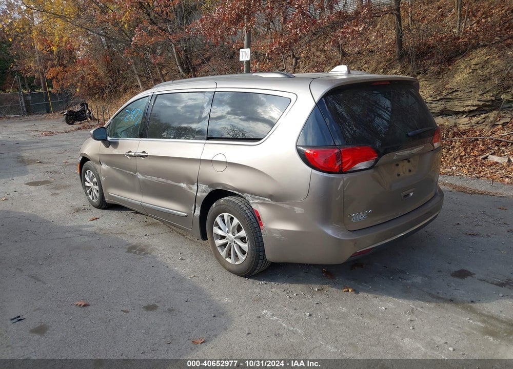 2017 CHRYSLER PACIFICA TOURING L VIN: 2C4RC1BG3HR537929